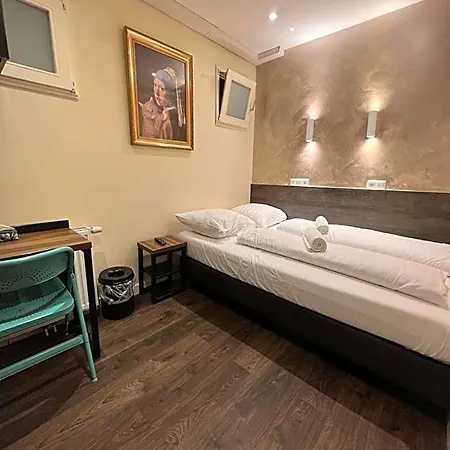 Hotell Orange Tulip 2*